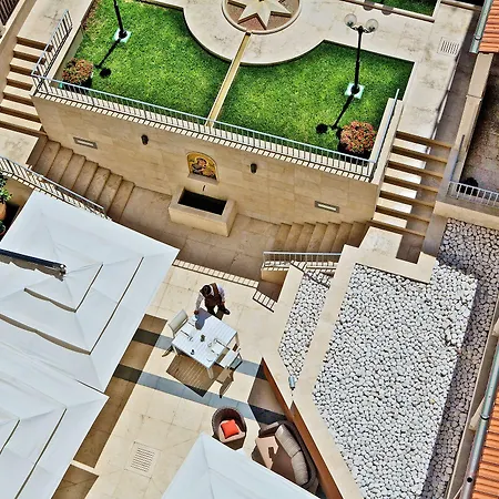 Domus Australia 4*