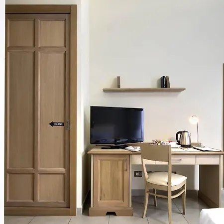 Domus Australia Hotel 4*