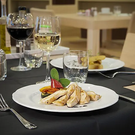 Domus Australia Hotel