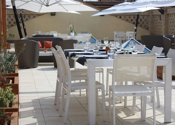 Domus Australia Hotel 4*