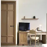 Domus Australia Hotel 4*