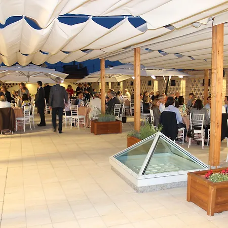 호텔 도무스 오스트레일리아 4*