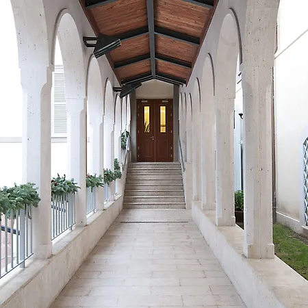 Domus Australia 4* Roma